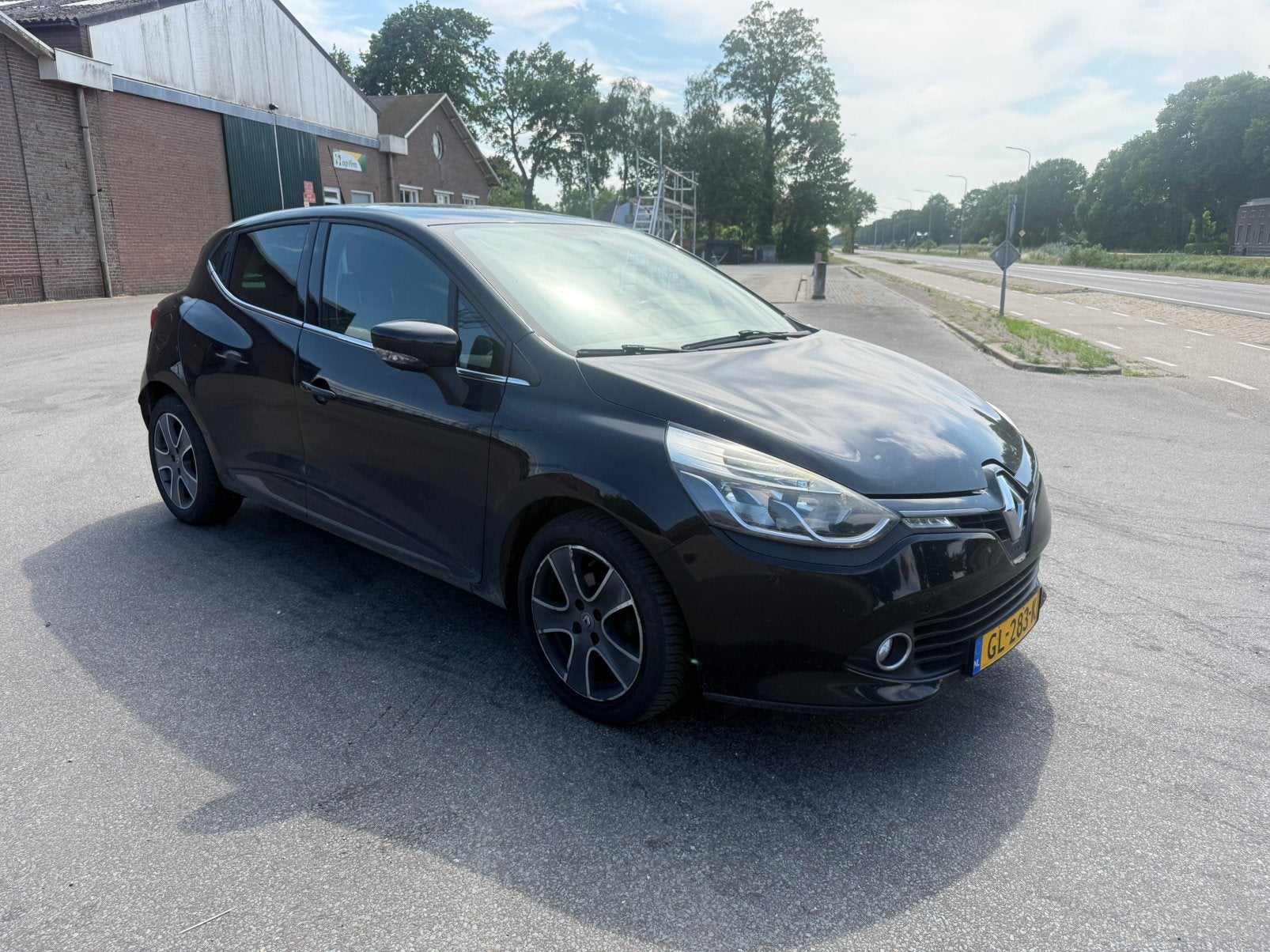 Renault Clio 1.5 DCI 66KW 5-DRS 2015 Zwart, Auto's, Voorwielaandrijving, Stof, 4 cilinders, 96 €/maand