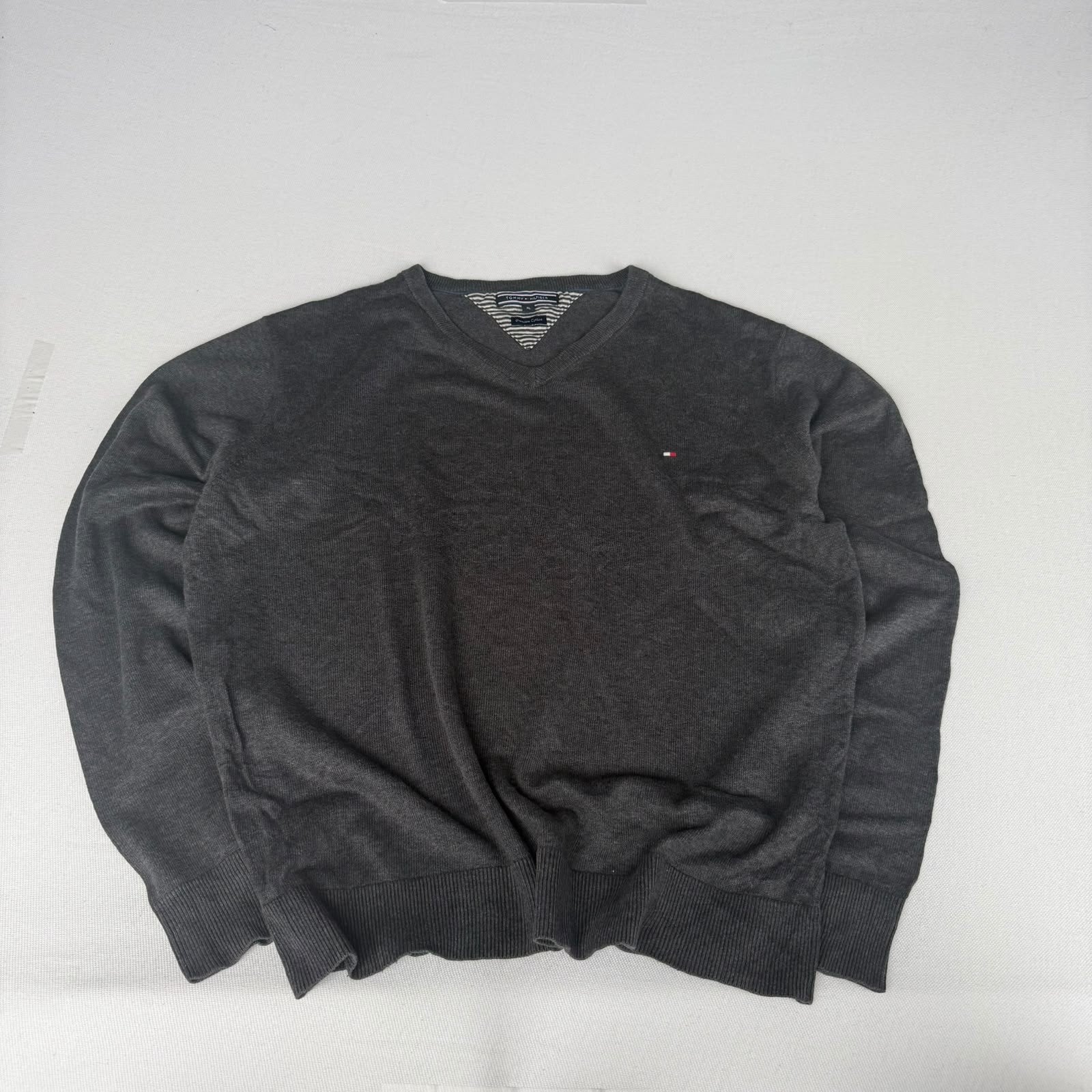 Tommy Hilfiger Premium Cotton V-Neck Trui – Donkergrijs, XL, Ophalen of Verzenden, Zo goed als nieuw, Maat 56/58 (XL), Grijs