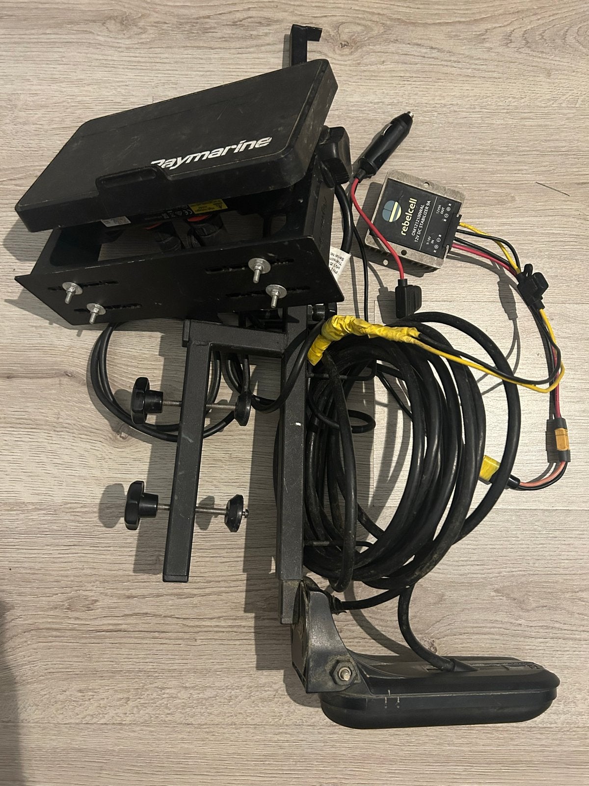 Raymarine Element 7 met Rebelcell stabilizer + transducersta