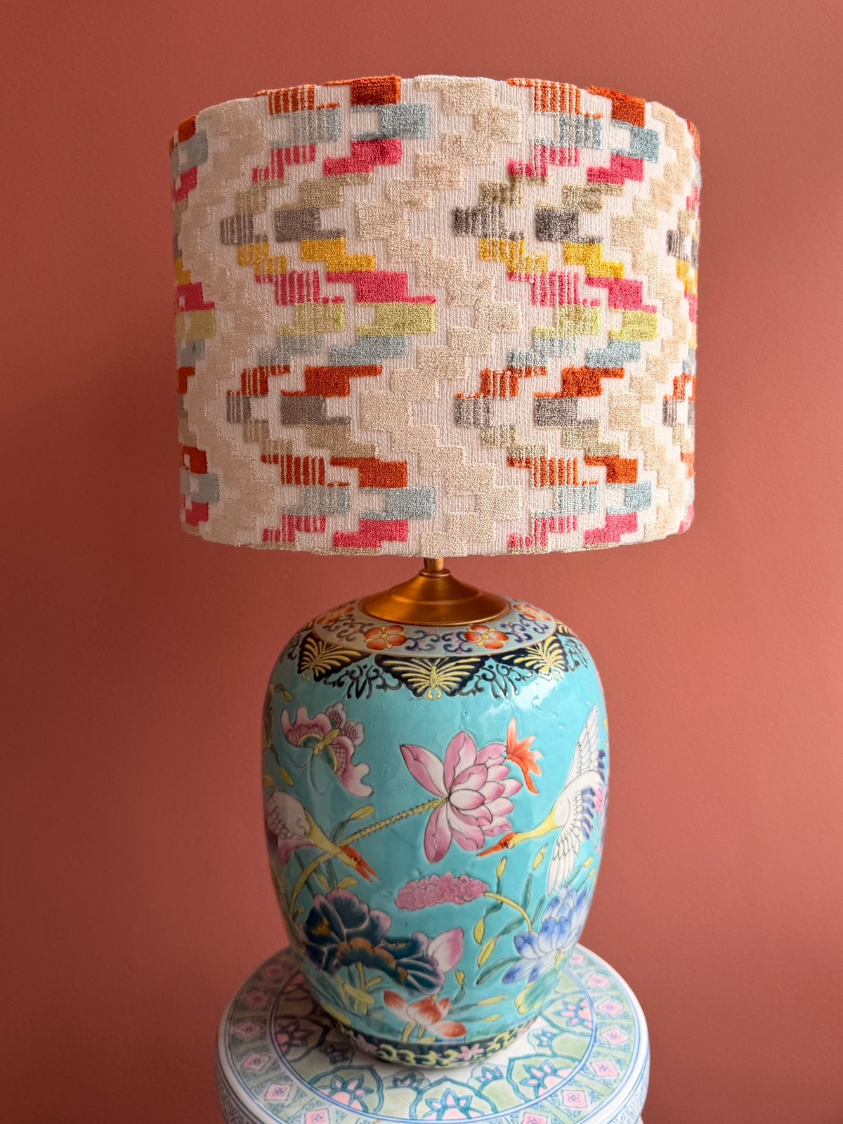Chinese vaas-lamp met velours lampenkap diameter 30 cm, Huis en Inrichting, Lampen | Tafellampen, Blauw, Ophalen of Verzenden