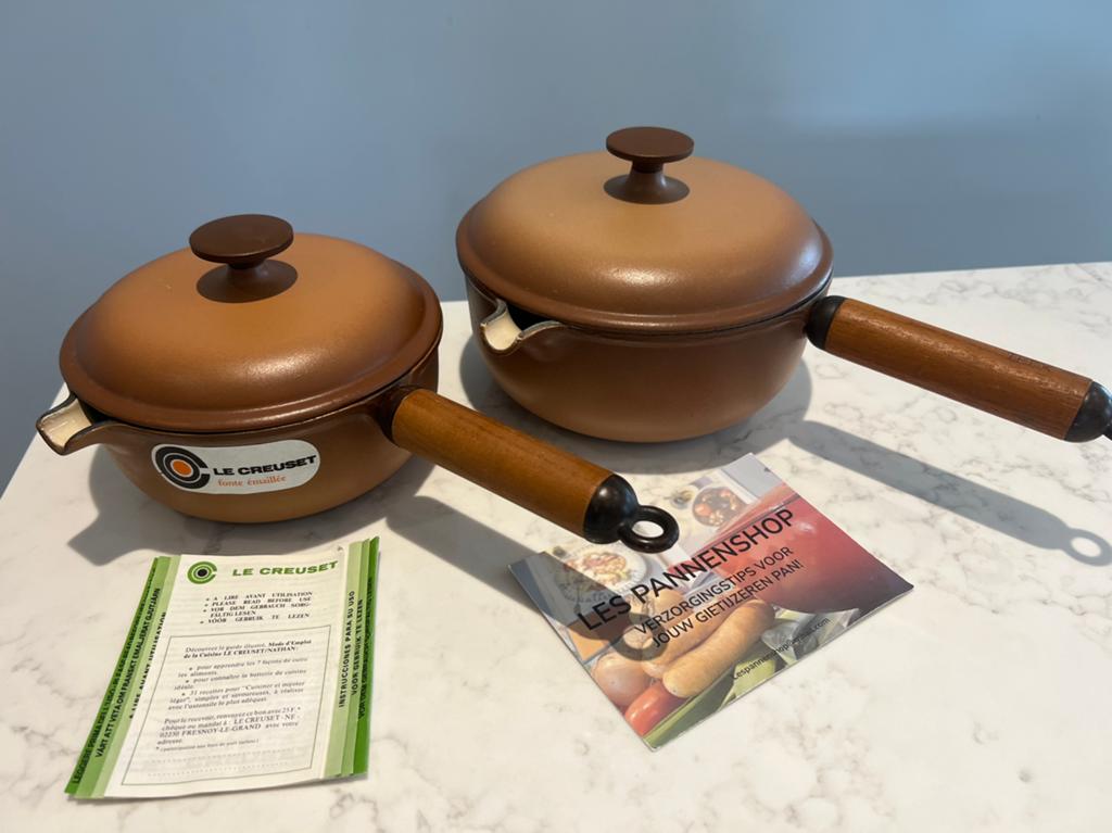 Nieuw 2 x Le Creuset  La Mama kleur Terroir 17 en 20 cm, Huis en Inrichting, Keuken | Potten en Pannen, Nieuw, Kookpan of Snelkookpan