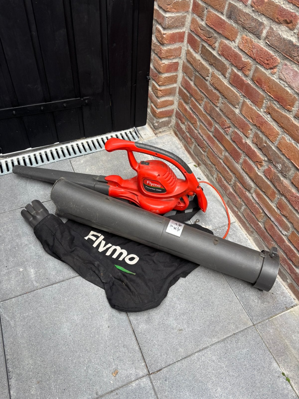 Flymo bladblazer en zuiger. Weinig gebruikt, Ophalen, Met opvangzak, Handgedragen, Zo goed als nieuw