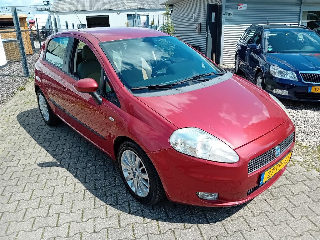 Fiat Punto 1.4 16V 5 DEURS 2007 Rood AIRCO!! NETTE AUTO!!, Auto's, Voorwielaandrijving, Stof, 40 €/maand, 400 kg