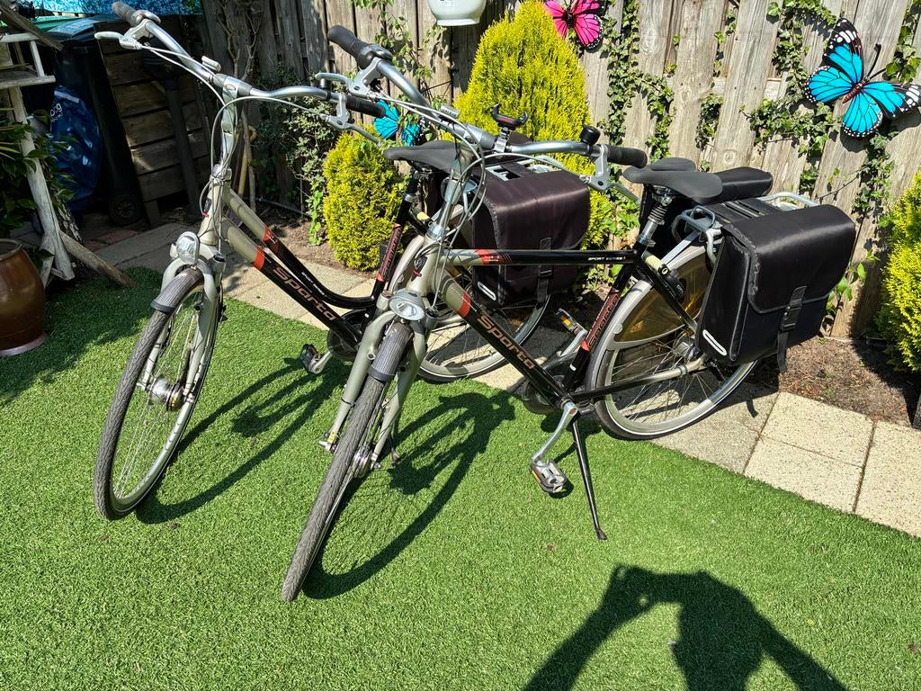 Sparta dames- en herenfietsen met fietstassen, Ophalen, Gebruikt
