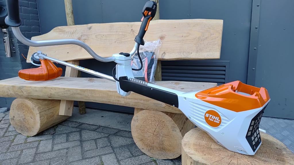IN NIEUWSTAAT Stihl FSA 200 Prof. Accu Bosmaaier - BODY, Tuin en Terras, Bosmaaiers, Zo goed als nieuw, Accu, 30 tot 50 cm, Ophalen of Verzenden