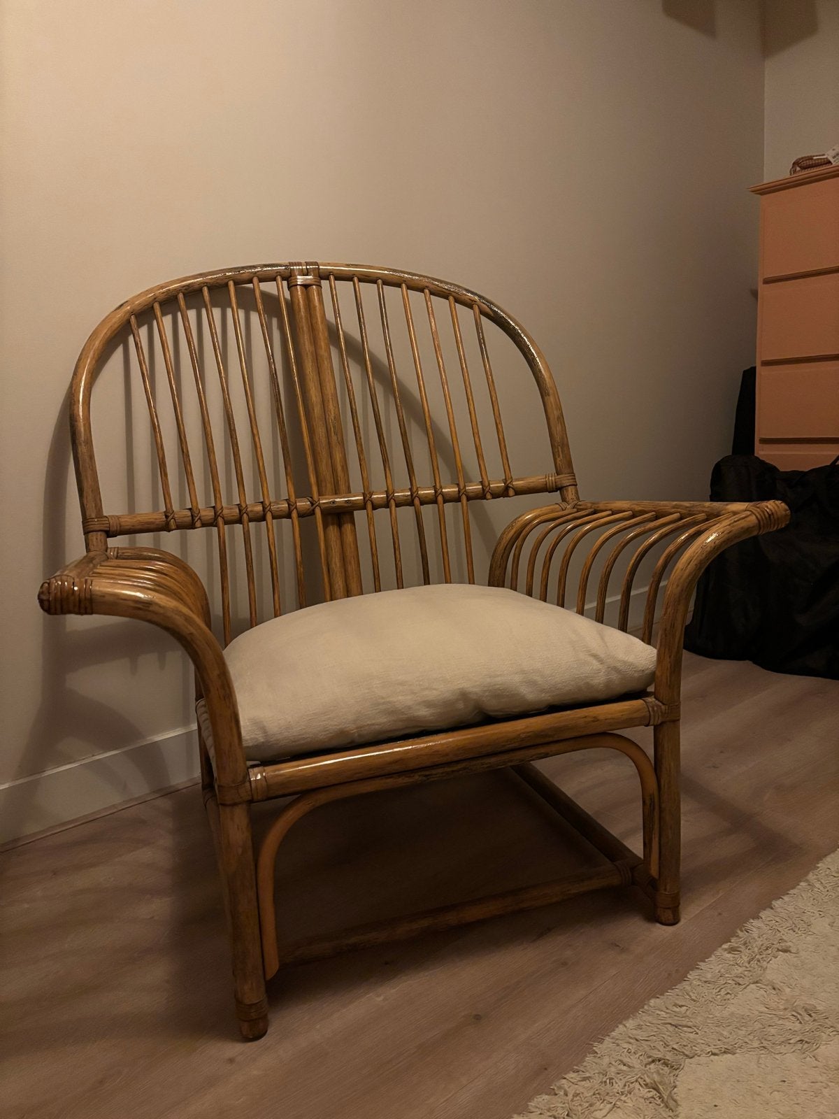 Vintage rotan fauteuil met kussen, Huis en Inrichting, Ophalen, Gebruikt, Bruin, Riet of Rotan