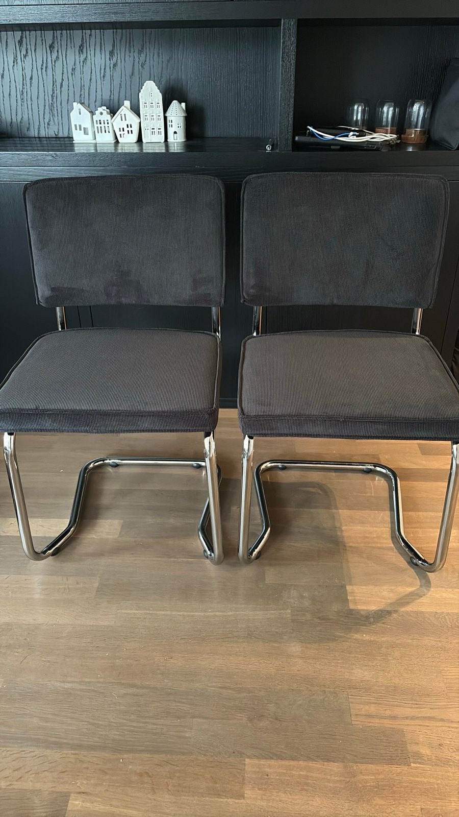 Twee nieuwe Zuiver Ridge Rib Kink eetkamerstoelen zwart, Huis en Inrichting, Stoelen, Ophalen, Twee, Zwart, Nieuw