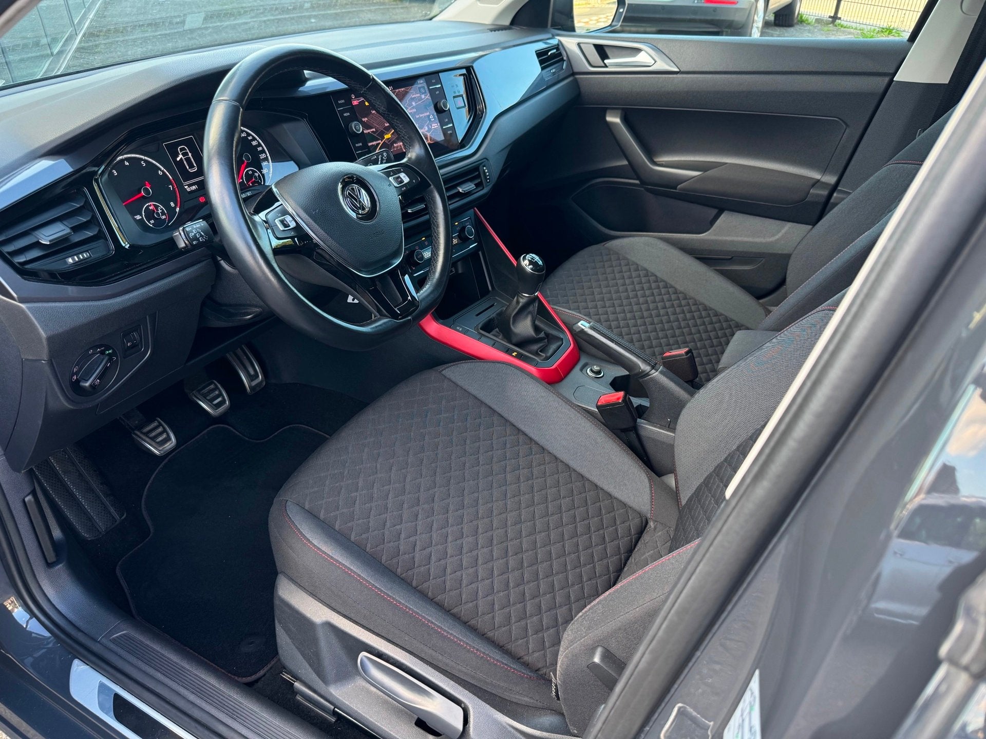 Volkswagen Polo 1.0 TSI Highline, Auto's, Voorwielaandrijving, Dealer onderhouden, 1063 kg, Gebruikt
