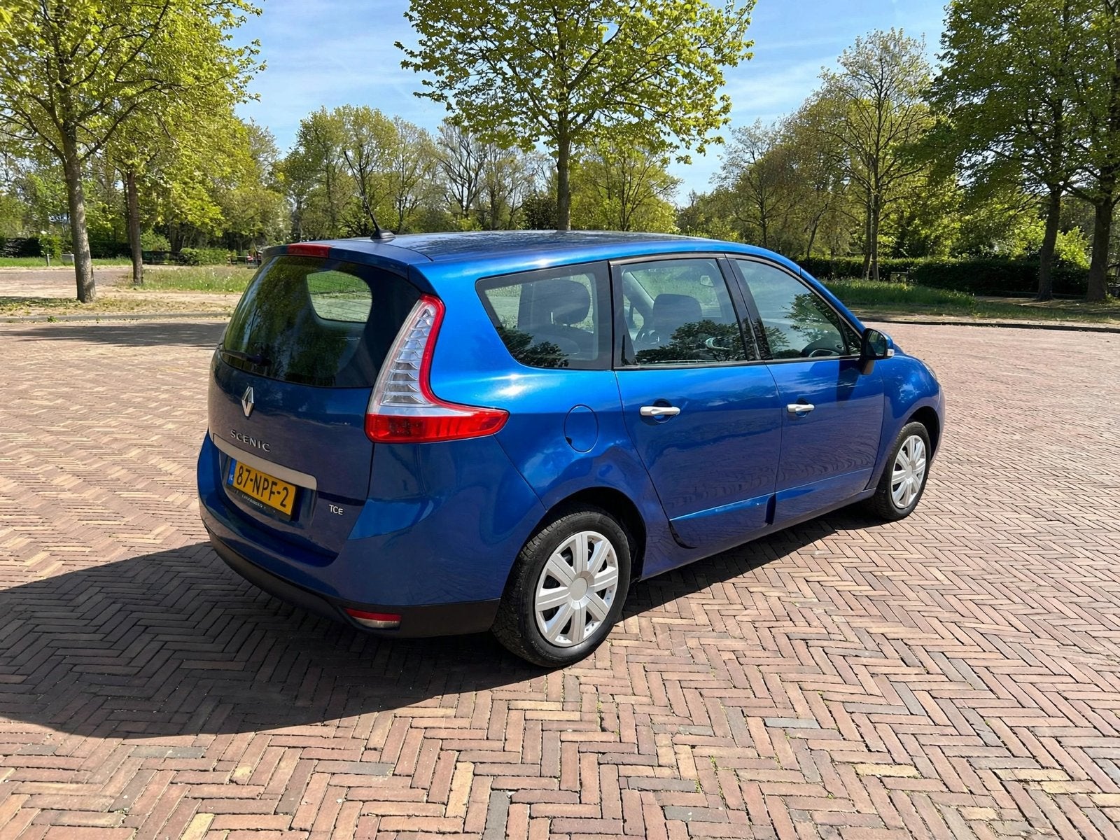 Foto 5 van Renault Grand Scenic 1.4 TCE 7P 2010 Blauw