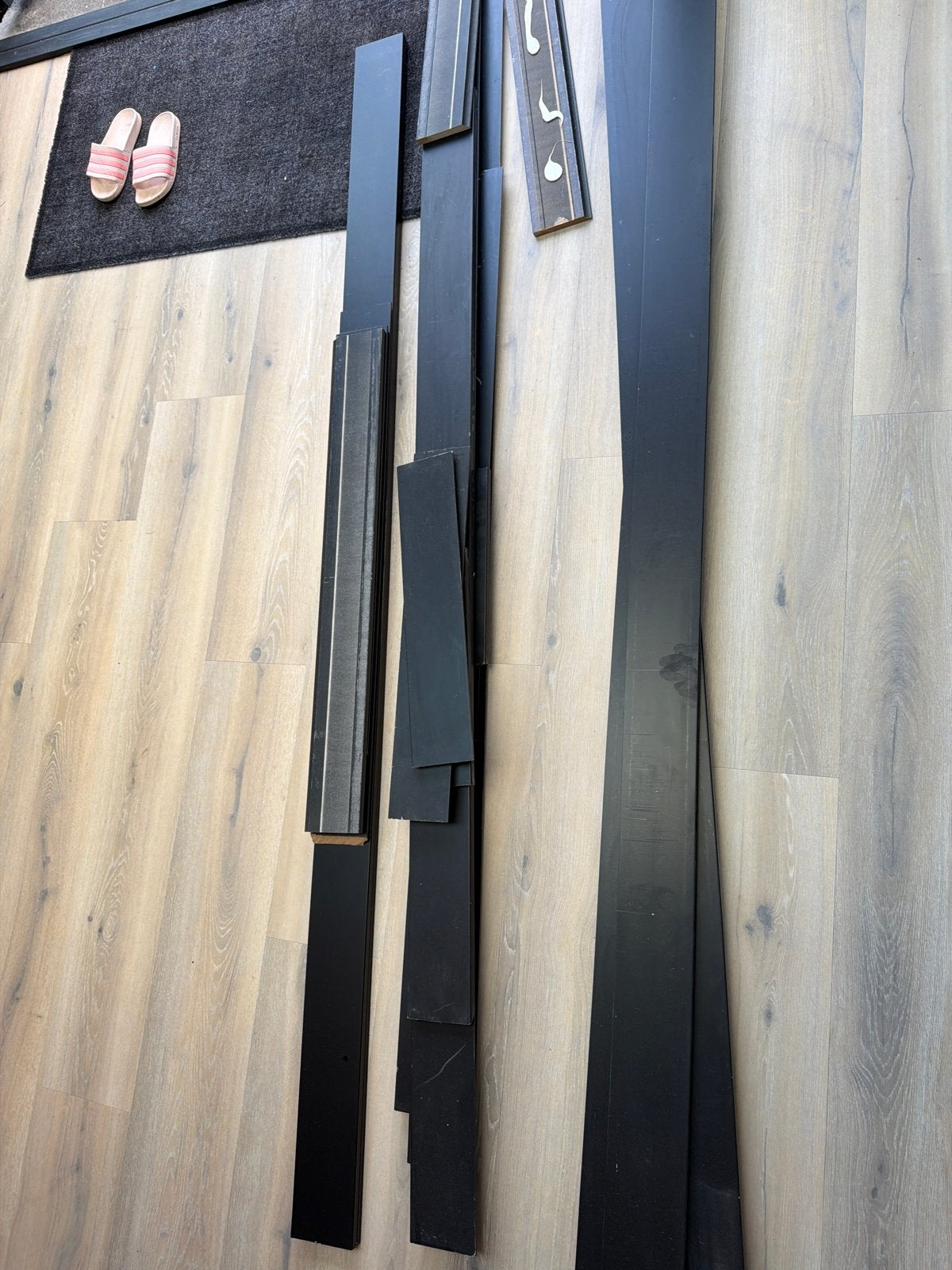 Zwarte plinten 12cm hoog - Gebruikt maar in prima staat, Ophalen, Gebruikt, Mdf, 200 tot 250 cm