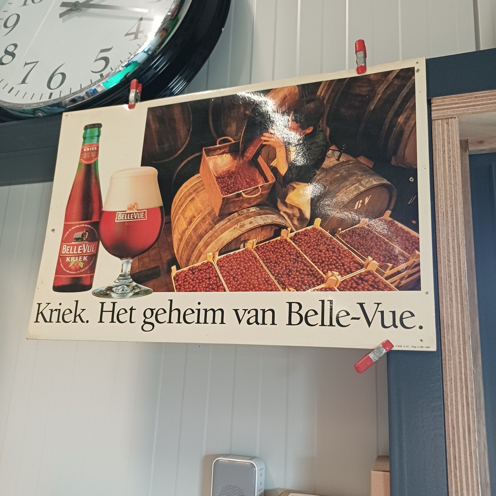 Bier reclamebord van karton ( kriek belle - vue bier ), Ophalen, Gebruikt, Reclamebord, Plaat of Schild, Overige merken