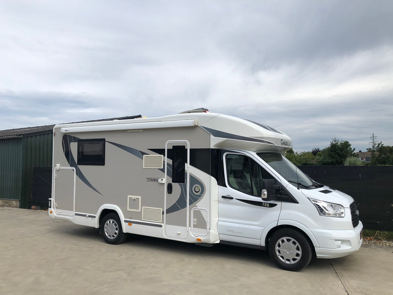 Net binnen Chausson Titanium 758 170pk AUTOMAAT Queensbed, 7 tot 8 meter, Chausson, Particulier, Half-integraal