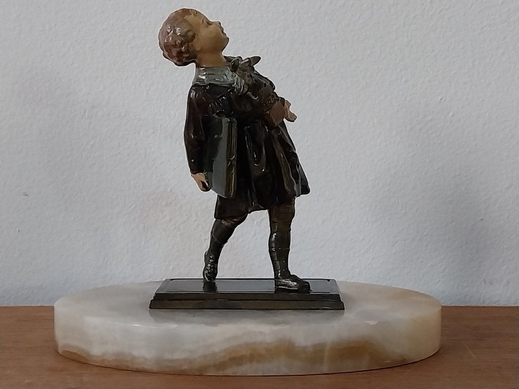 Antiek zamak beeld jongen op marmer ca. 1920, Overige onderwerpen, Minder dan 20 cm, Art deco, Ophalen of Verzenden
