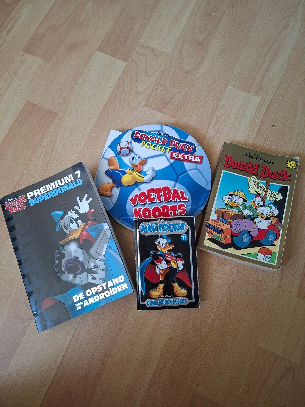 4 speciale Donald Duck pockets, Boeken, Stripboeken, Meerdere stripboeken, Ophalen of Verzenden, Gelezen