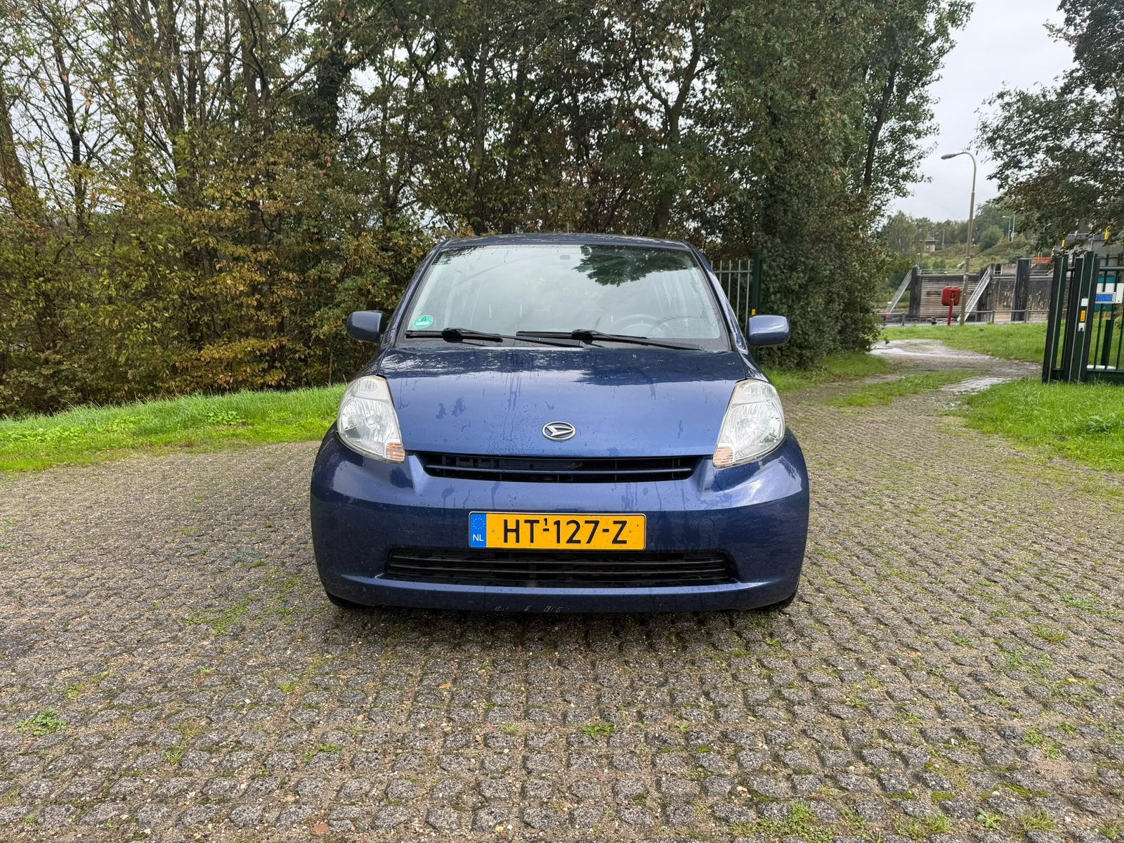 Daihatsu Sirion 1.0  NAVI AIRCO APK TOT september 2027, Auto's, Voorwielaandrijving, Blauw, Sirion, Bedrijf