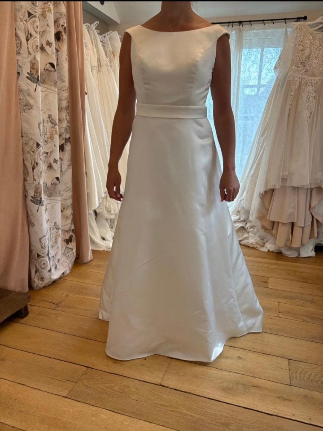 Elegante chique trouwjurk satijn boothals maat 40, Ophalen of Verzenden, Nieuw, Wit, Trouwjurk