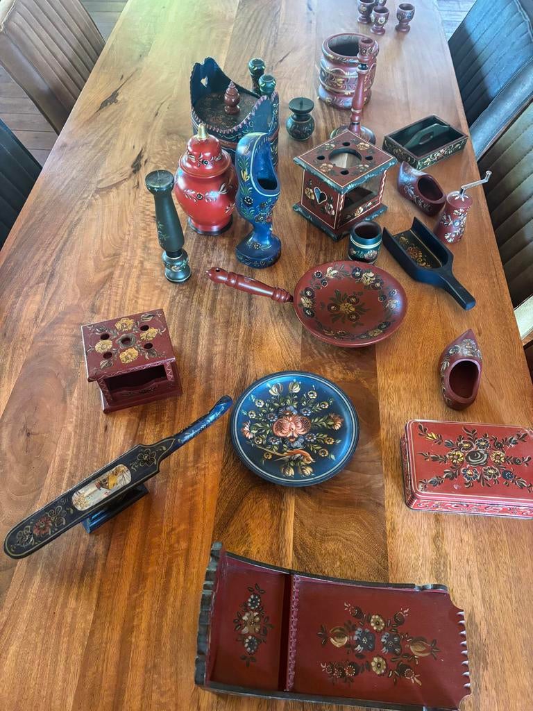 Decoratieve Houten Pot, Klompje en Eierdopjes - Handgeschild, Antiek en Kunst, Ophalen of Verzenden