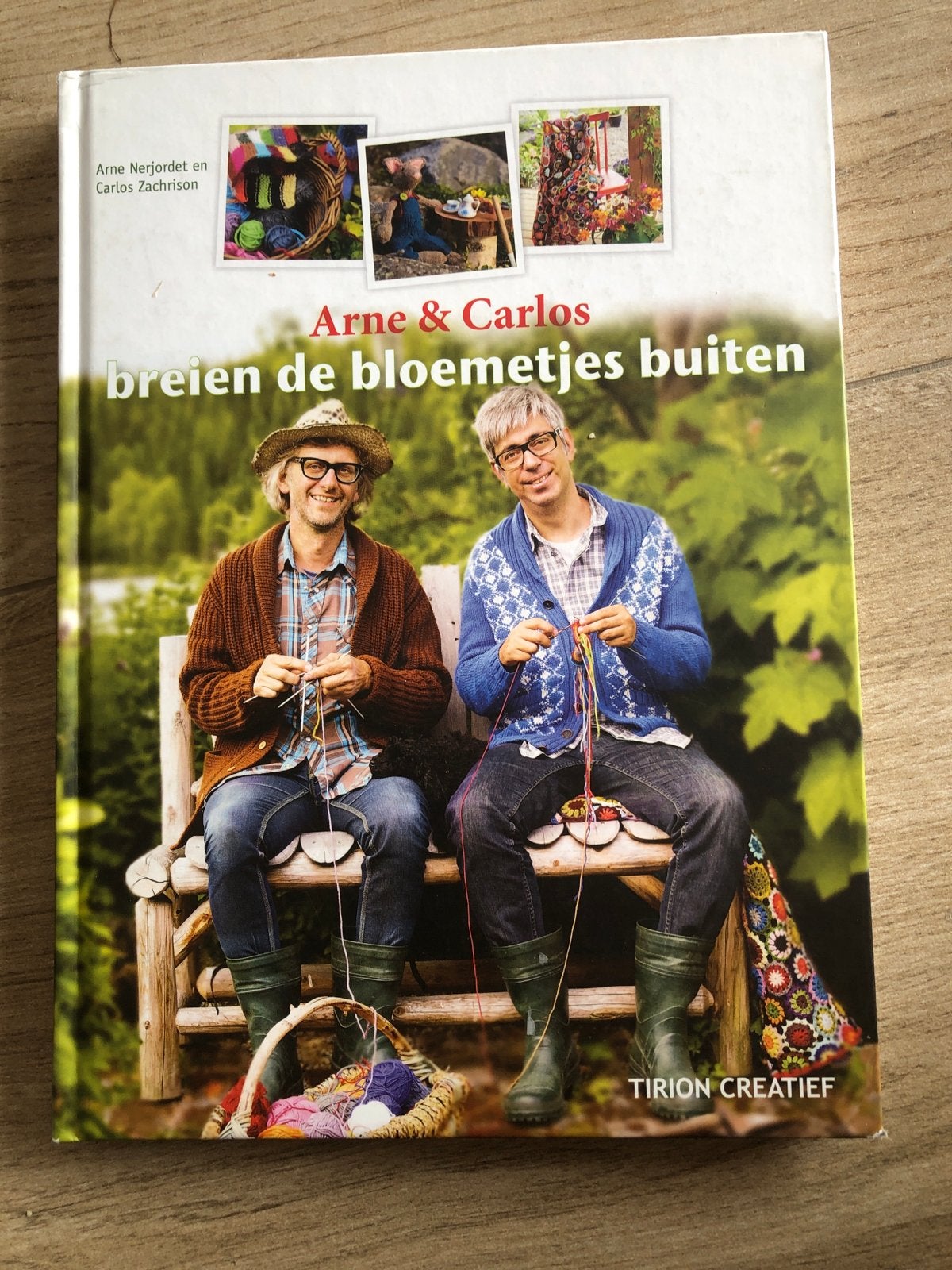Arne & Carlos: Breien de bloemetjes buiten - Breiboek, Verzenden, Zo goed als nieuw, Breien en Haken