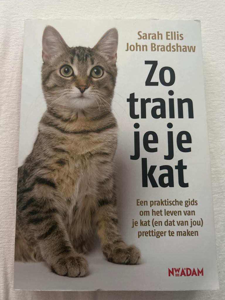 Zo train je je kat - Praktische gids voor kattenbezitters, Boeken, Ophalen of Verzenden, Zo goed als nieuw, Katten