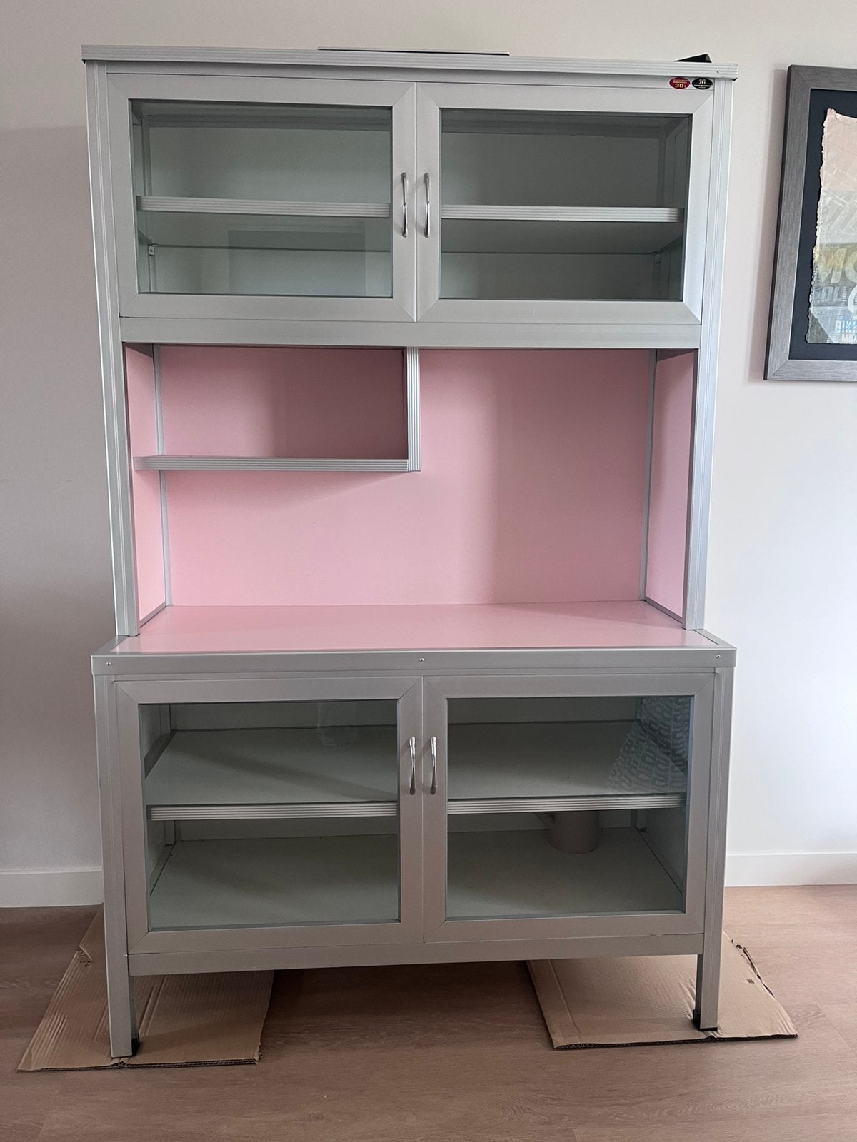 Roze kast buffetkast vitrinekast pastel Thais, Ophalen, Gebruikt, 25 tot 50 cm