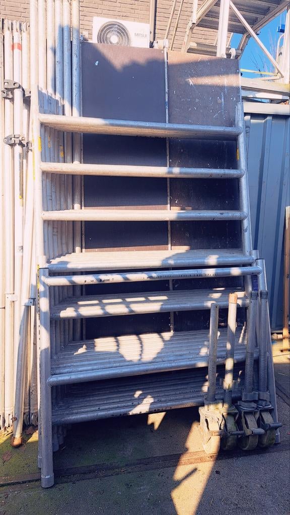 Te koop aluminium rolsteiger Werkhoogte 8.20 meter, Doe-het-zelf en Verbouw, Steigers, Ophalen of Verzenden, Rolsteiger of Kamersteiger