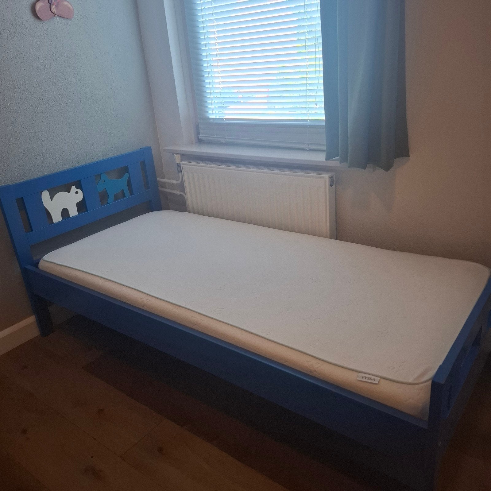 kinderbed met nette goeie matras.Tussenmaat 70x160  incl., Ophalen, Blauw, 190 cm of minder, Zo goed als nieuw