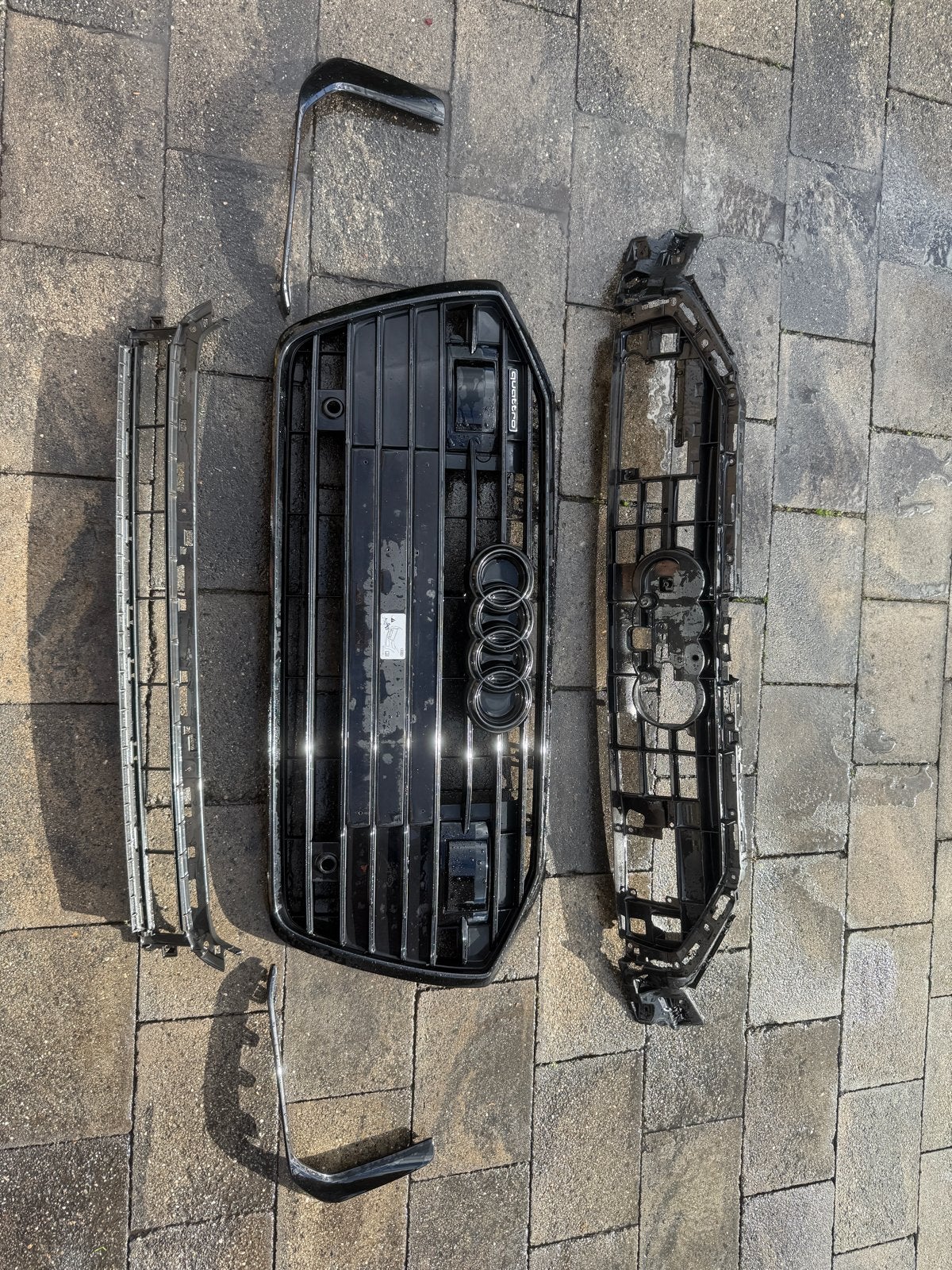 Audi A6 C8 S-Line Grille met Quattro logo, Ophalen, Gebruikt, Voor, Audi