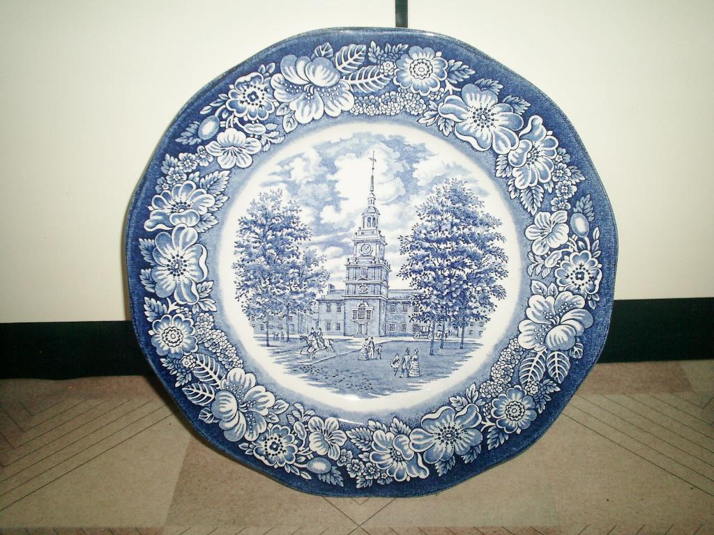 Engels blauw wandbord ''Liberty Blue'', Antiek en Kunst, Antiek | Wandborden en Tegels, Ophalen of Verzenden