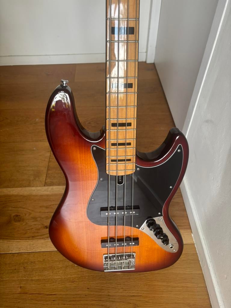 Sire Marcus Miller V5 4-string passive jazz bass, Ophalen, Zo goed als nieuw, Elektrisch