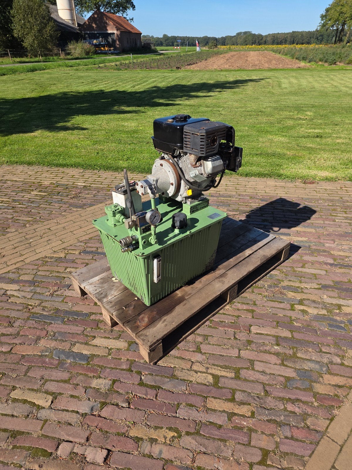 Hydraulische aggregaat met Briggs & Stratton motor, Ophalen, Gebruikt
