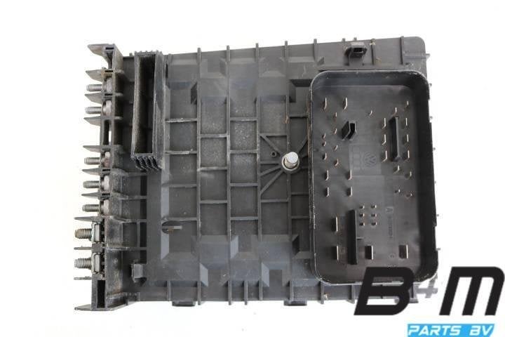 Zekeringkast in motorruimte VW Golf Plus 1K0937125A, Auto-onderdelen, Gebruikt