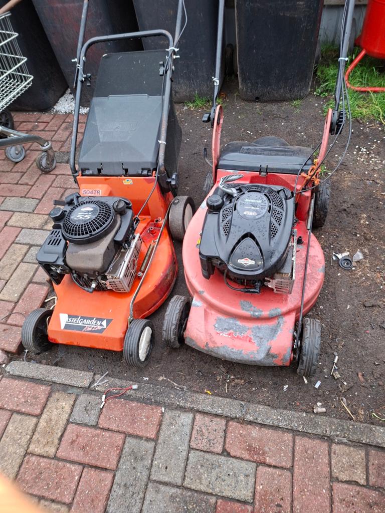 Opknappers: Twee Benzine Grasmaaiers (defect), Tuin en Terras, Cirkelmaaier, Gebruikt, Ophalen of Verzenden, 40 t/m 49 cm