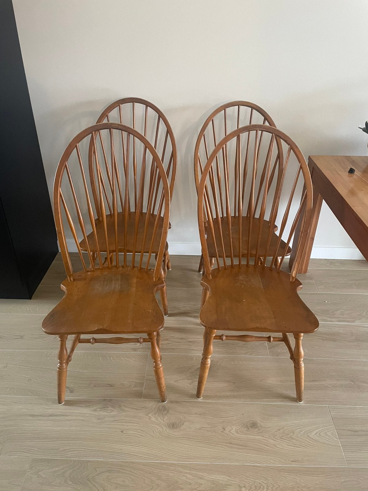 4 houten eetkamerstoelen, Ophalen