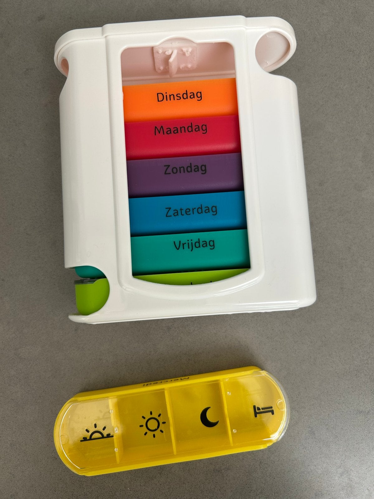 Wekelijkse pillendoos met 7 dagen en dagdelen, Ophalen of Verzenden, Nieuw