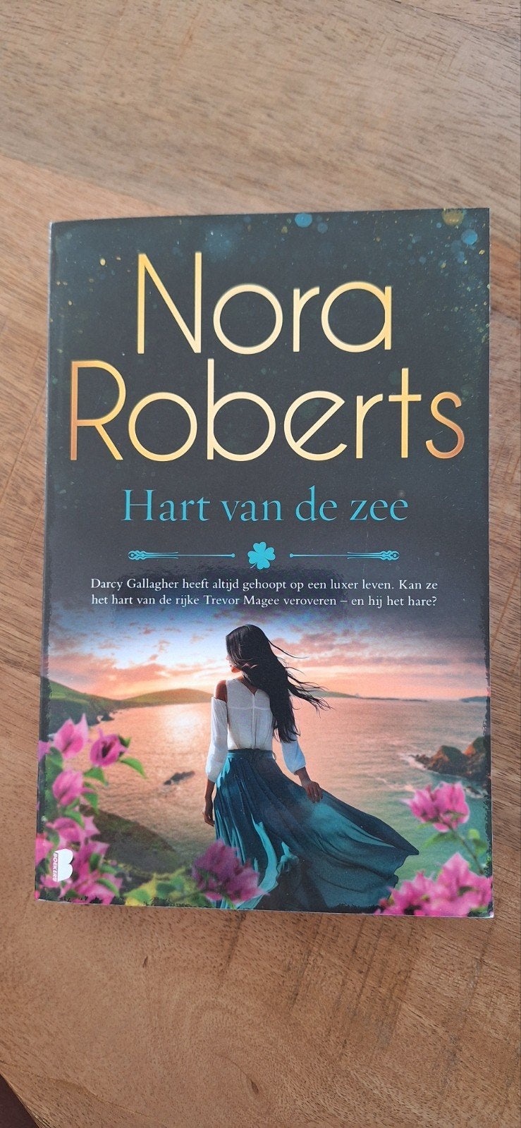 Nora Roberts - Hart van de zee, Ophalen of Verzenden, Zo goed als nieuw, Nora Roberts