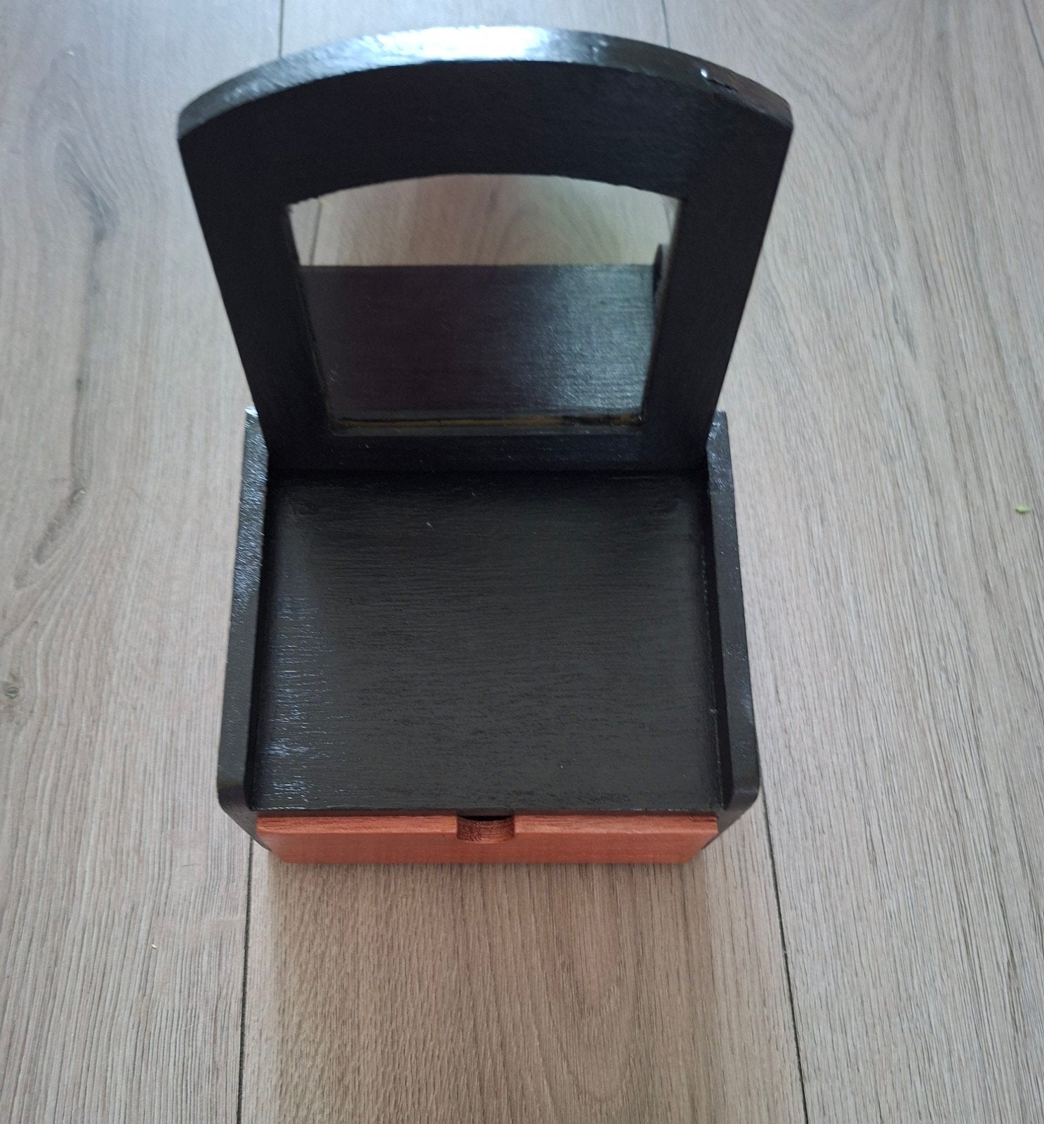 Houten sieradenkistje zwart met koperkleurige lade, Sieraden, Tassen en Uiterlijk, Armbanden, Ophalen of Verzenden