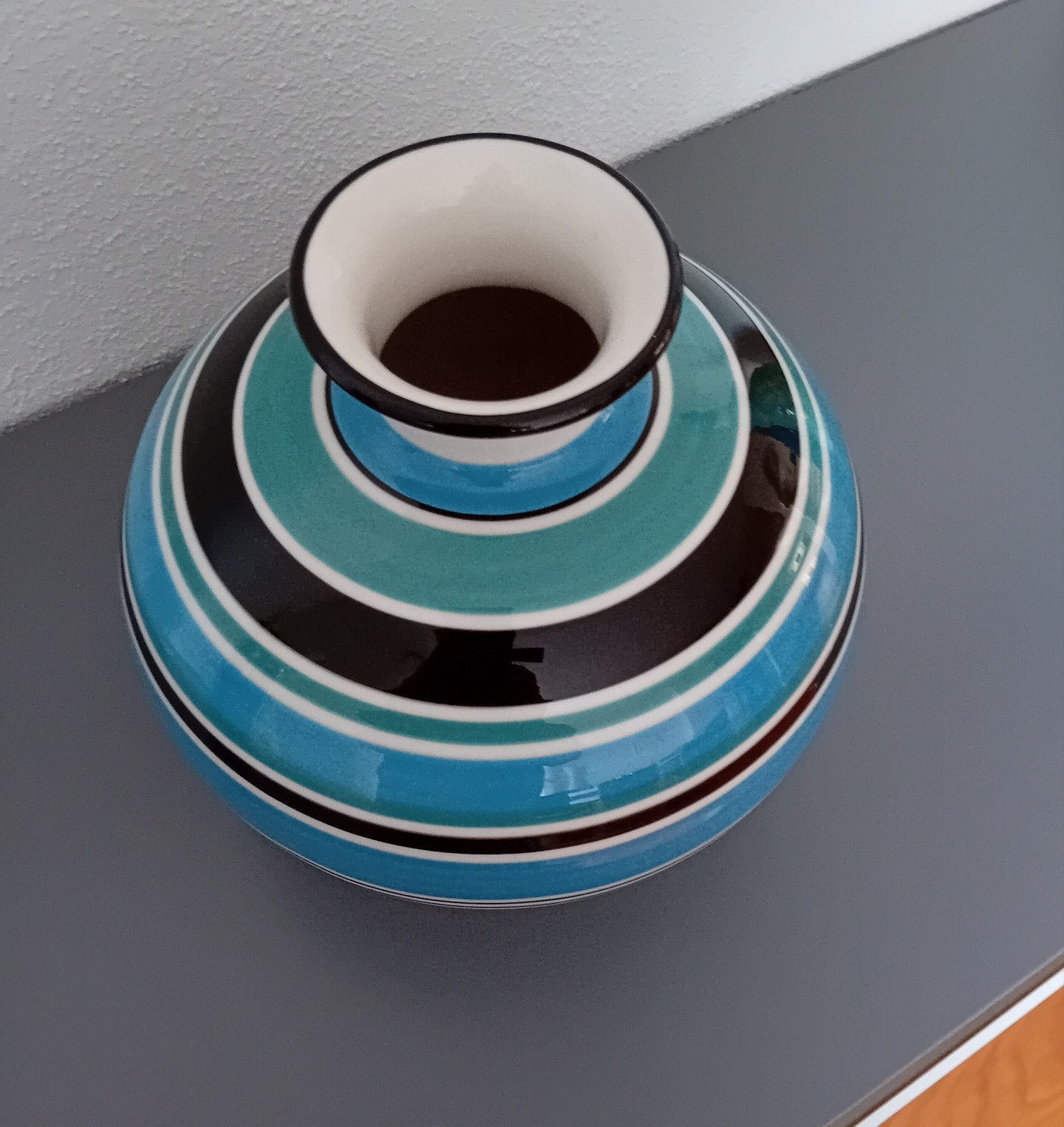 Wedgwood. Royale Gestreepte Vaas., Antiek en Kunst, Ophalen of Verzenden, Blauw, Gemerkt