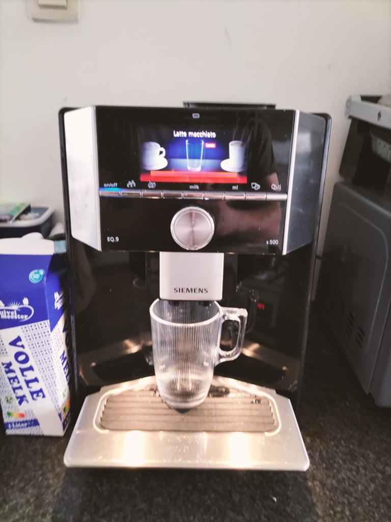 Siemens eq9 s500, Ophalen of Verzenden, Zo goed als nieuw, Koffiemachine