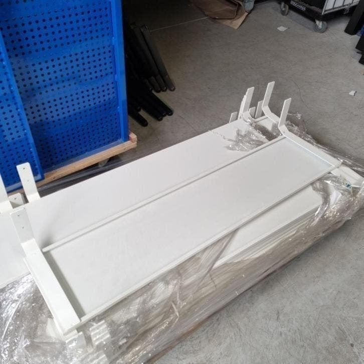 aantal metalen schaamschot voor bureau kleur wit afm 160x35, Ophalen, Gebruikt