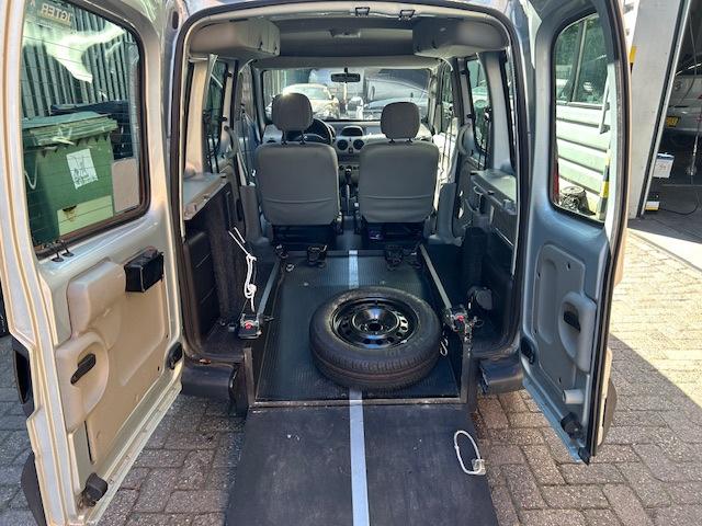 Renault Kangoo 1.2-16V Privilège Rolstoel-uitvoering, Auto's, Voorwielaandrijving, 4 cilinders, Bedrijf, Handgeschakeld