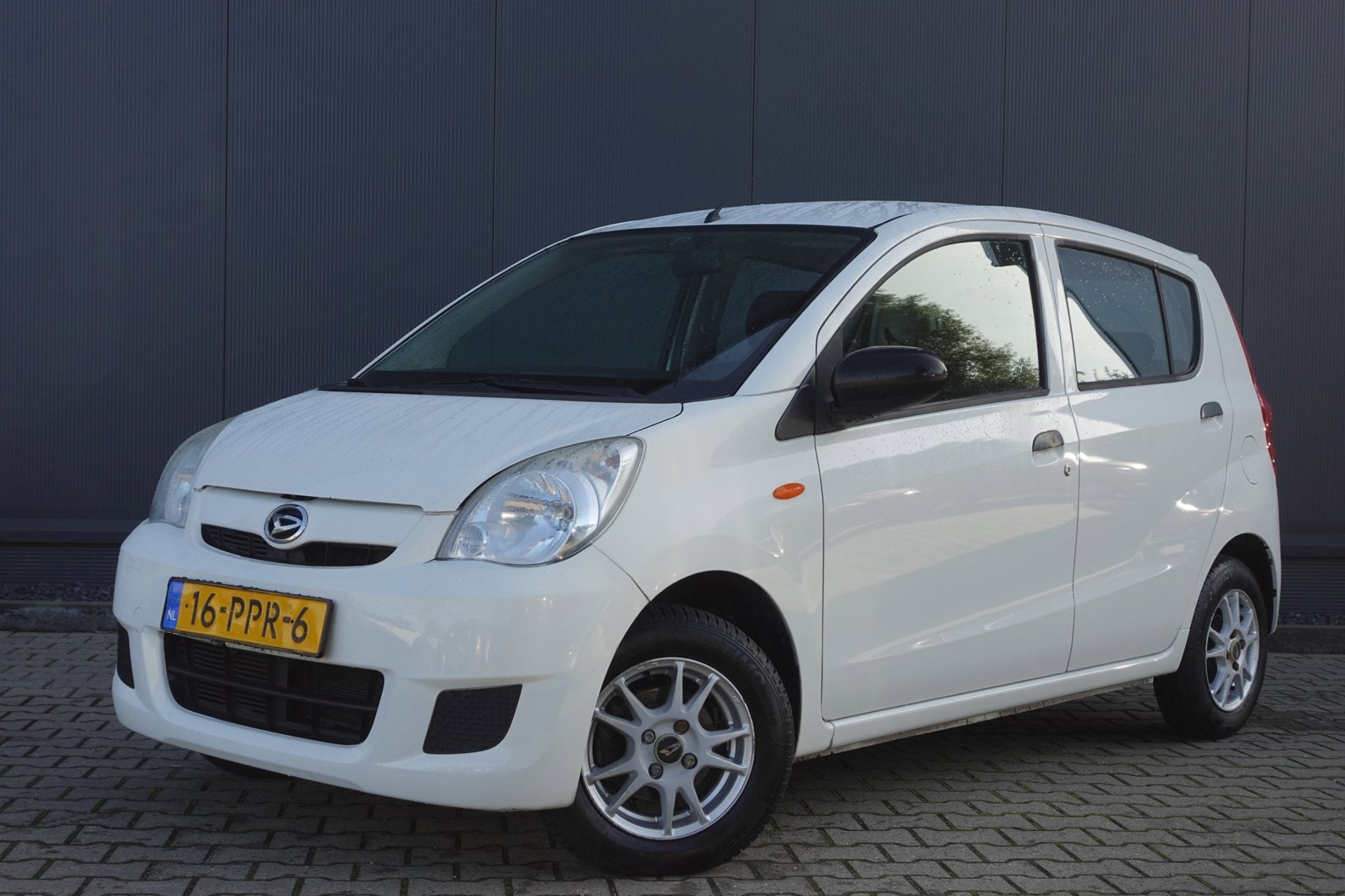 Daihatsu Cuore 1.0 Comfort Plus AIRCO / NETJES, Voorwielaandrijving, Stof, Metallic lak, 18 €/maand