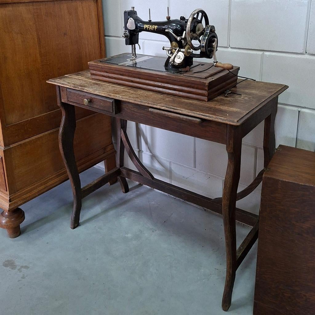 Tafel + Pfaff naaimachine met kap | vintage | 83x44x70 cm |, Ophalen