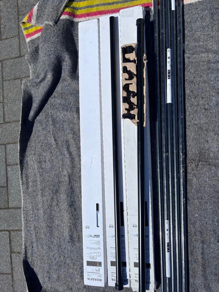 Nieuwe IKEA Bekräfta en Racka Gordijnroedeset, Zwart, 150 tot 200 cm, Nieuw, Ophalen of Verzenden