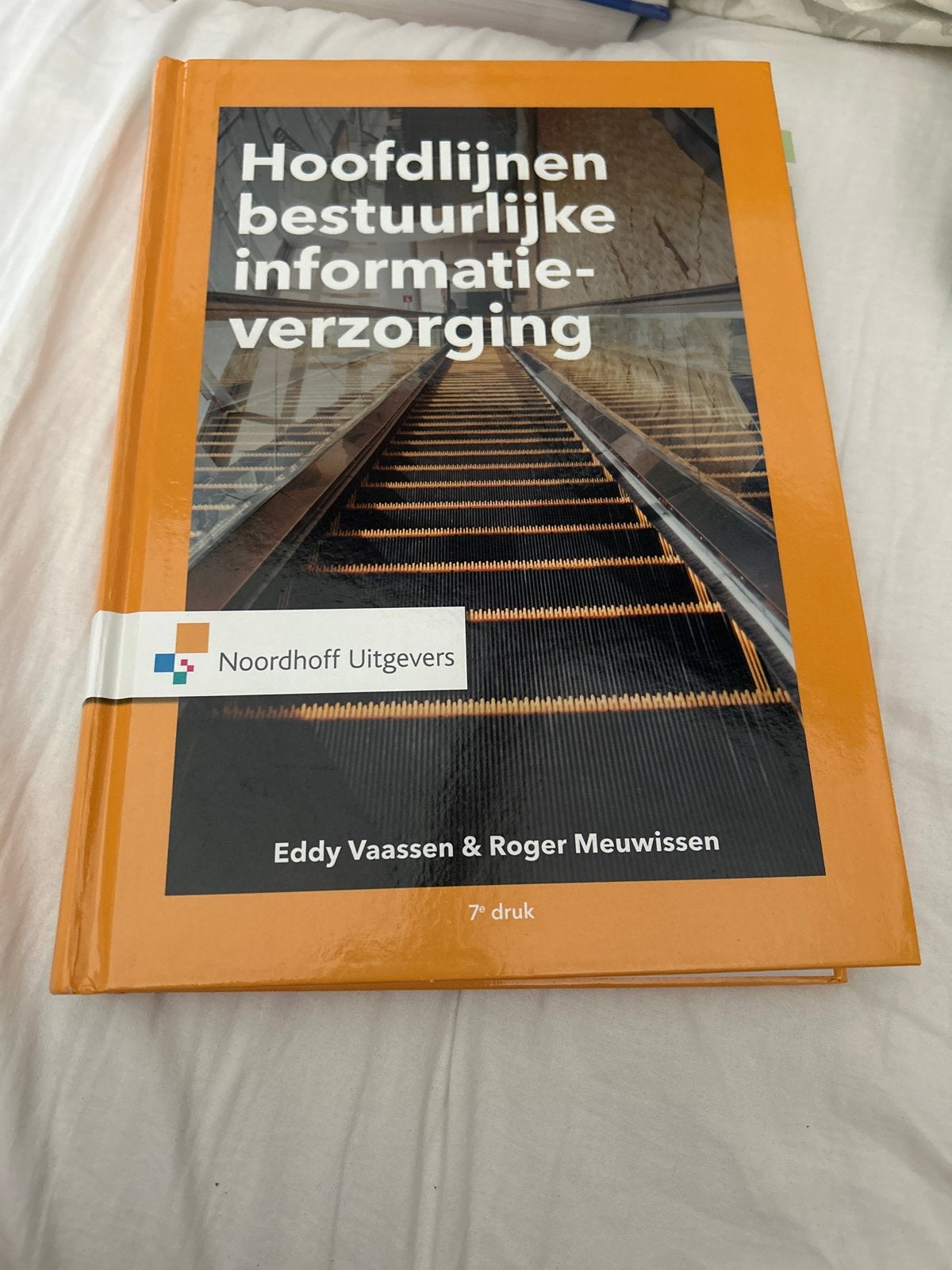 Studieboek: Hoofdlijnen Bestuurlijke Informatievoorziening, Boeken, Ophalen of Verzenden, Gamma, Zo goed als nieuw, HBO