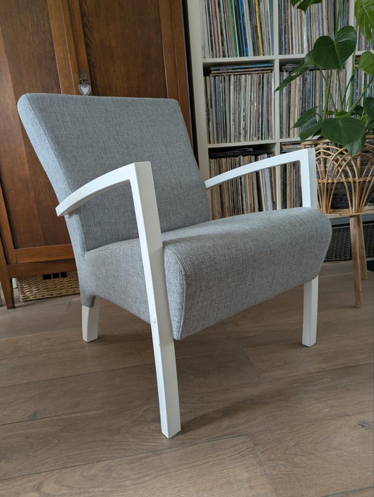 Leuke fauteuil grijs met wit, Huis en Inrichting, Fauteuils, Ophalen, Gebruikt, Stof, 50 tot 75 cm