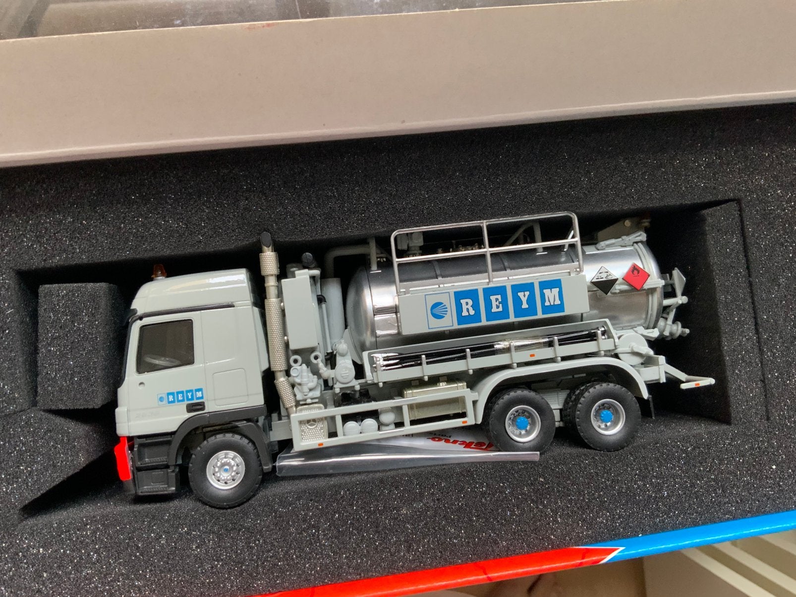 Tekno 1:50 mercedes Reym zuigwagen, Hobby en Vrije tijd, Ophalen, Zo goed als nieuw, Bus of Vrachtwagen, Tekno