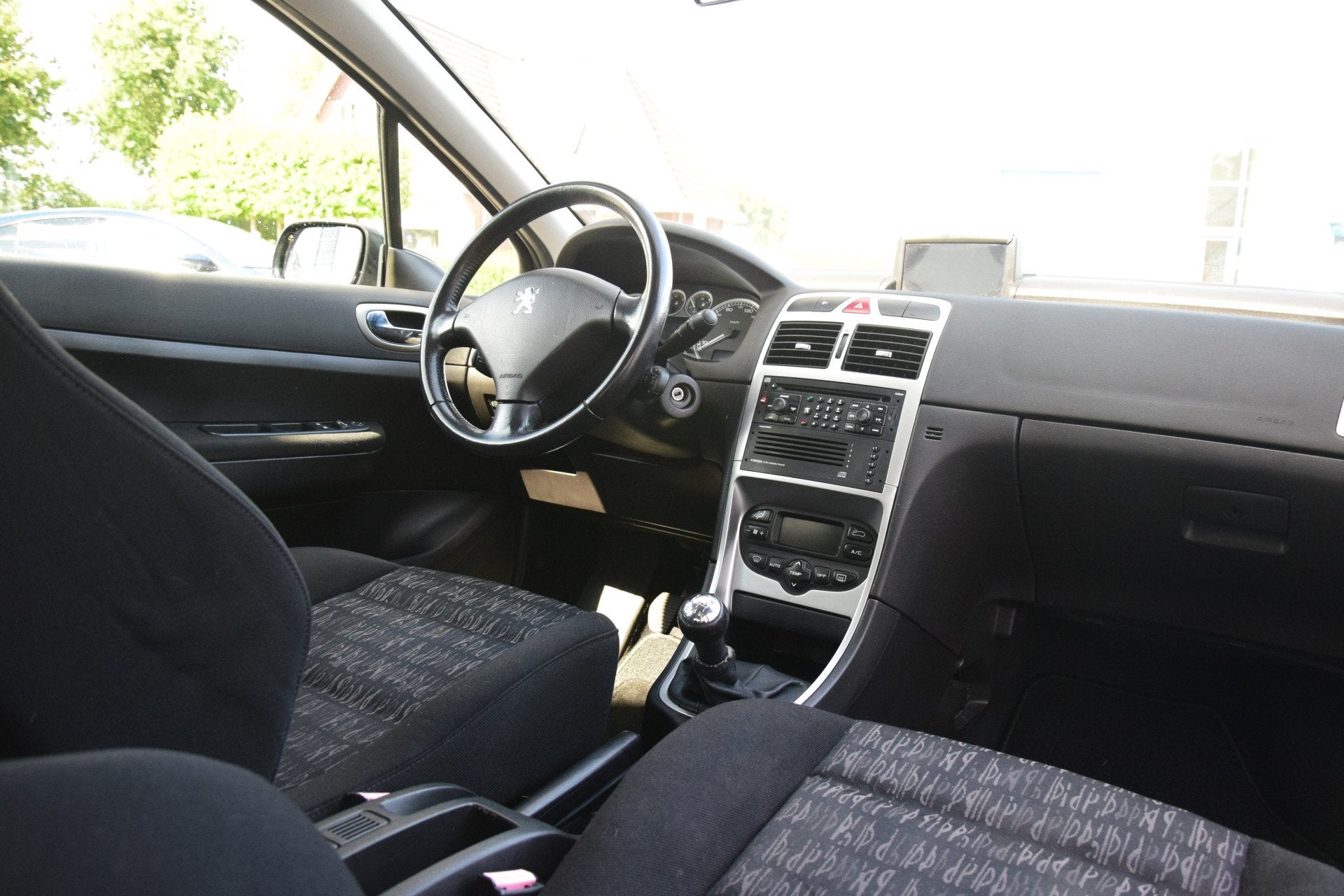 Peugeot 307 1.6-16V Navtech Ecc Cruise Trekhaak (bj 2005), Voorwielaandrijving, Stof, Gebruikt, Zwart