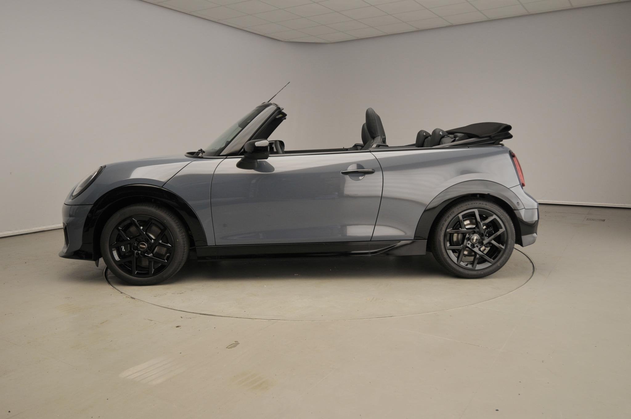 MINI Cabrio 2.0 Cooper S John Cooper Works | Pakket M, Auto's, 1998 cc, 4 cilinders, Cabriolet, 4 stoelen