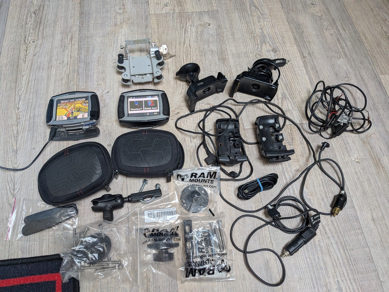 Garmin Zumo GPS + Touratech houder + nieuwe RAM mounts, Motoren, Ophalen of Verzenden