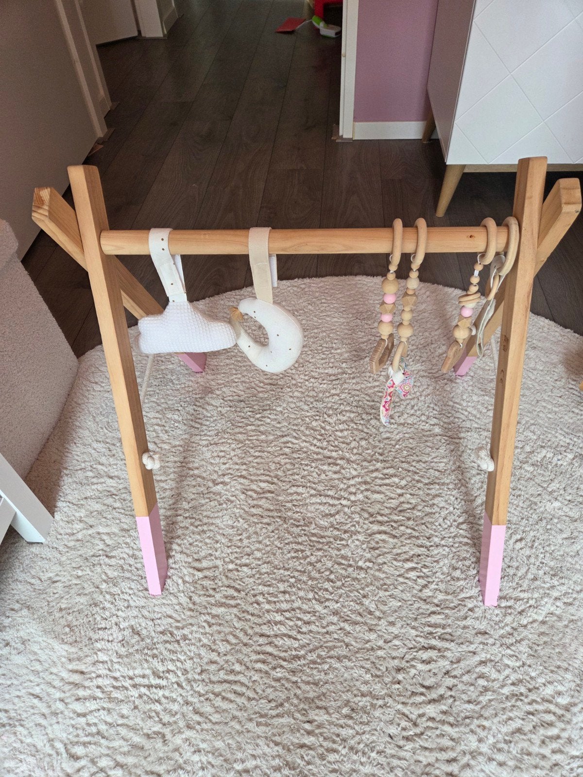 Houten babygym met speeltjes - By Rosie, Ophalen of Verzenden, Zo goed als nieuw, Babygym